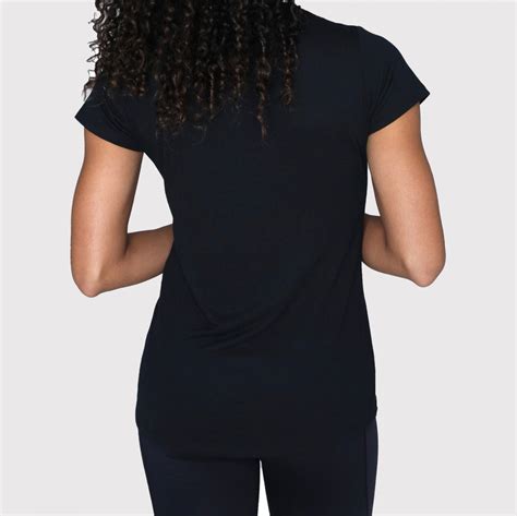 Womens Performance Shirts (85) 